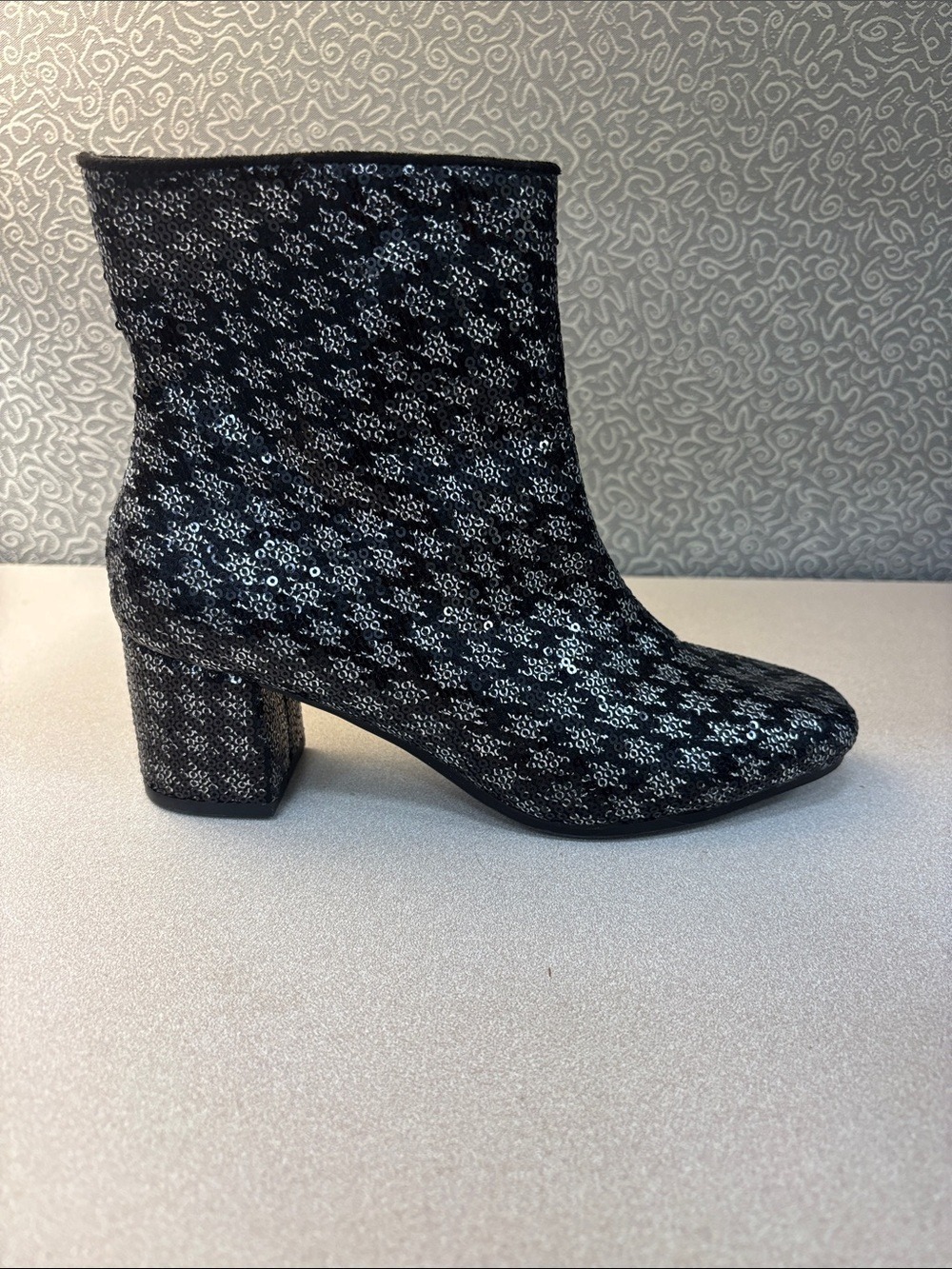 Amelia Grace Black & Silver Sequined Houndstooth Julia Ankle Boots Size 6 - Picture 4 of 10